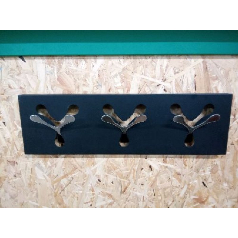 Porte manteau noir et argente 