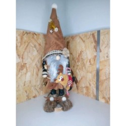 Gnome avec reine de noël