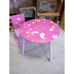 Table et sa petite chaise...