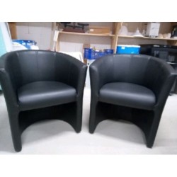 Deux fauteuils  simili cuir 