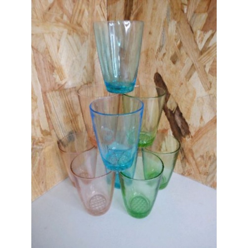 9 verres couleurs assorties