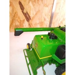 Tracteur moissonneuse vert