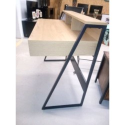Bureau noir et bois