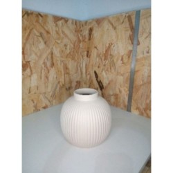 Vase blanc casse