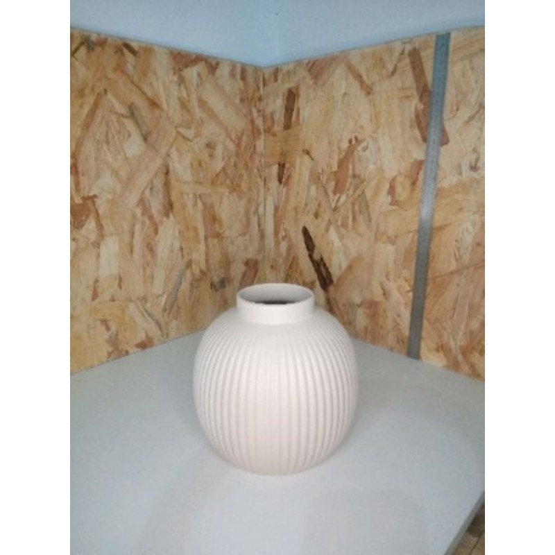 Vase blanc casse